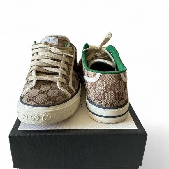 Brown and green Gucci sneakersA bit used %100 authentic SIZE 10